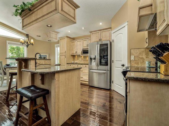 208 Mt Sunburst Place W, House other with 4 bedrooms, 3 bathrooms and 4 parking in Lethbridge AB | Image 11