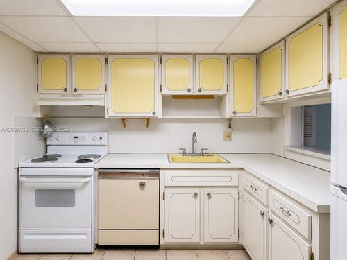 204-1001 Hillcrest Court, Hollywood, FL, 33021 | Card Image