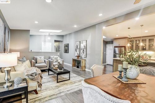 7 Saint Stephens Dr, Orinda, CA, 94563-1932 | Card Image