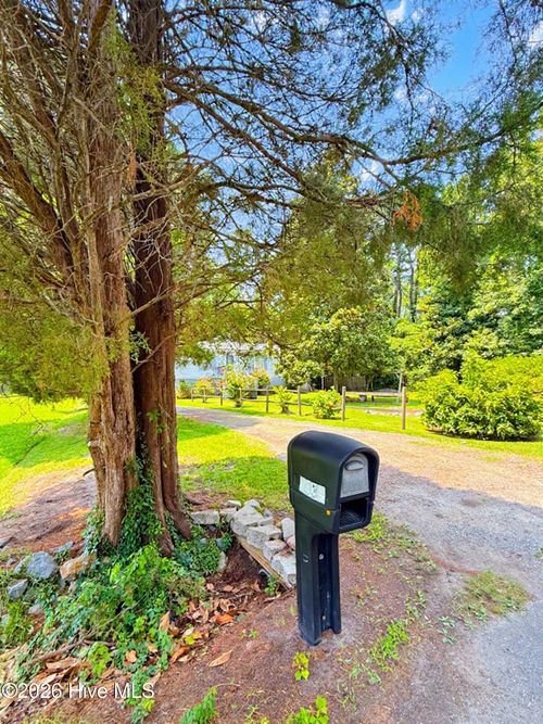 1035 W Bay St, Belhaven, NC, 27810-1101 | Card Image