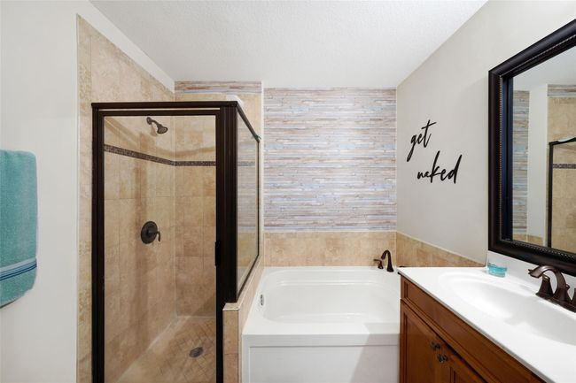 Master en suite bathroom | Image 18