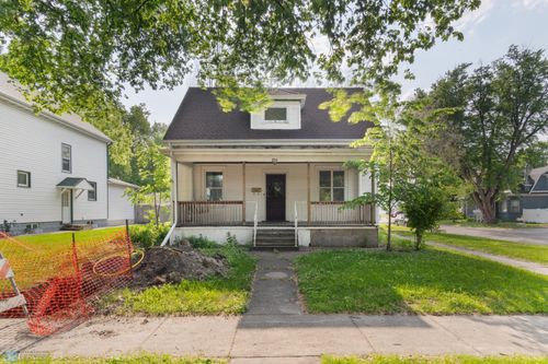 824 9th St N, Fargo, ND, 58102-3621 | Card Image