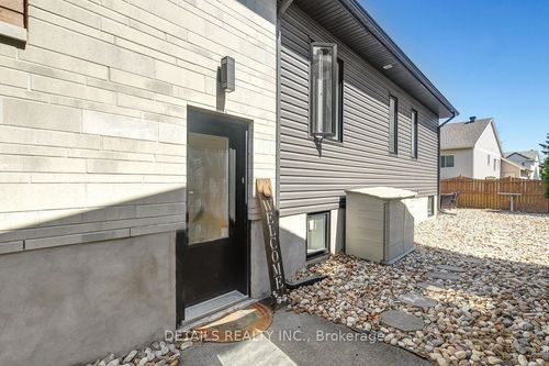 2565 Page Rd, Orleans, ON, K1W1E5 | Card Image