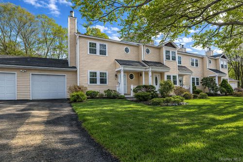 8-8 Huntington Cmns, Yaphank, NY, 11980-2016 | Card Image