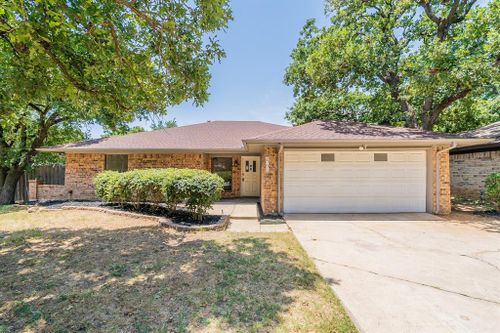 2705 Meadow Green, Bedford, TX, 76021 | Card Image