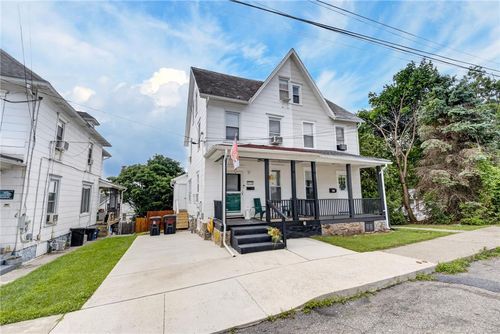 414 W Mountain Ave, Pen Argyl, PA, 18072-1030 | Card Image