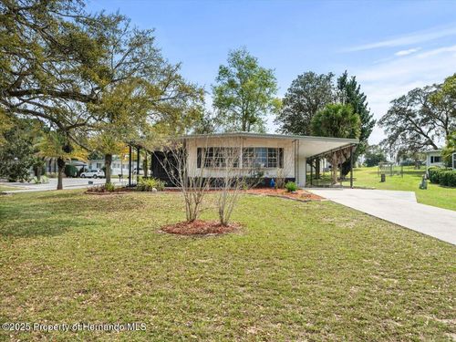 8099 Country Club Dr, Brooksville, FL, 34613-5725 | Card Image