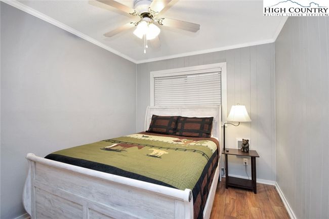 Bedroom with Queen Bed | Image 11