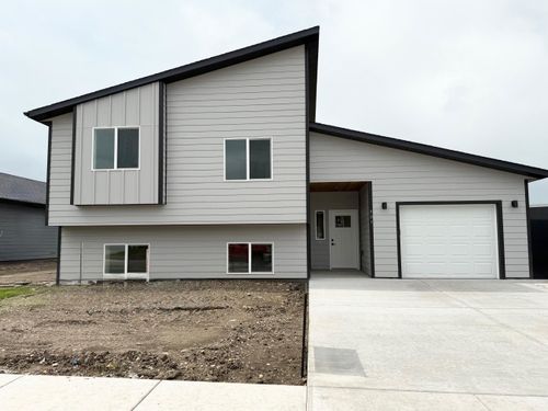 901 Bennington Dr, Box Elder, SD, 57719-4801 | Card Image