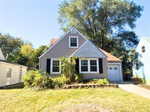 7826 Summit St, Kansas City, MO, 64114-1744 | Card Image