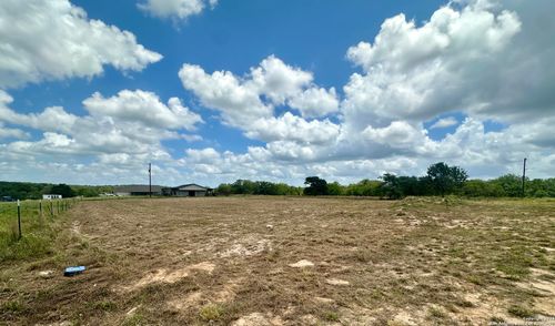 713 Sunrise Ln, La Vernia, TX, 78121-5112 | Card Image