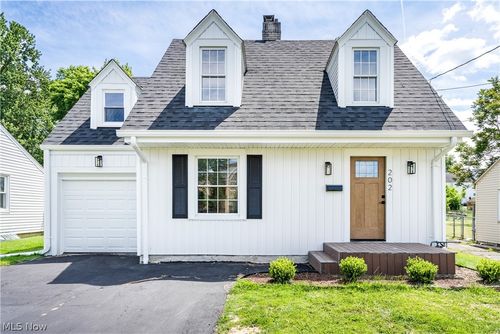 202 Morrison St, Struthers, OH, 44471-1720 | Card Image