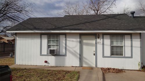 b-693 E North 15th St, Abilene, TX, 79601-3702 | Card Image