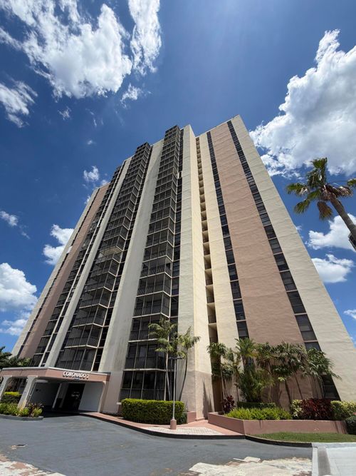 329-20301 W Country Club Dr, Aventura, FL, 33180-1675 | Card Image