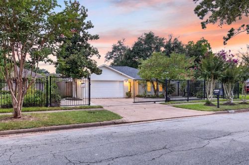 10335 Emnora Ln, Houston, TX, 77043-2119 | Card Image