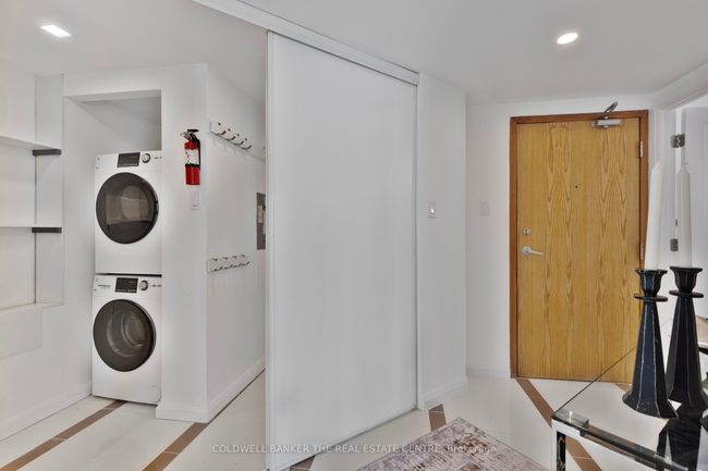 2002 - 99 Harbour Sq, Condo with 2 bedrooms, 2 bathrooms and 1 parking in Toronto ON | Image 13