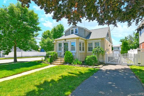 2478 Saint Marks Ave, Bellmore, NY, 11710-5006 | Card Image