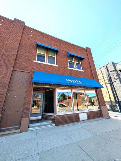 111 W Waterford St, Wakarusa, IN, 46573-2008 | Card Image