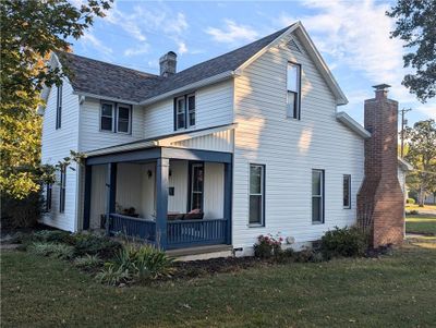 View of front facade with a porch and a front lawn | Image 1