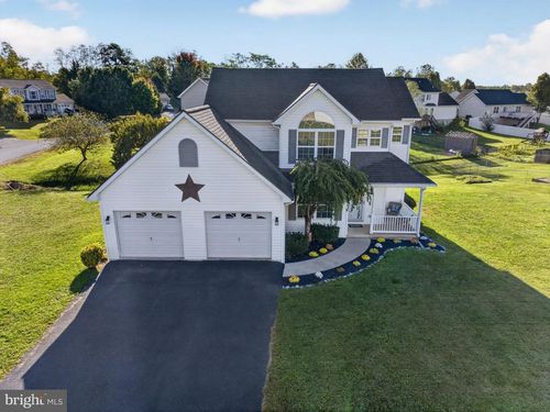 205 Dinali Dr, MARTINSBURG, WV, 25403-7715 | Card Image
