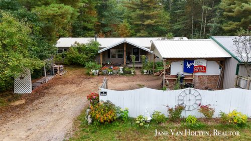 20449 Gates Rd, Howard City, MI, 49329-8707 | Card Image