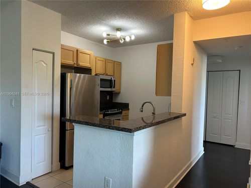 apt-551-6001 Sw 70th St, South Miami, FL, 33143-3430 | Card Image