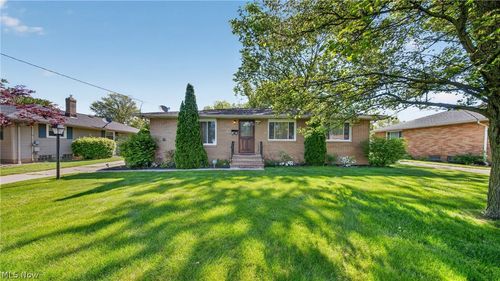 6649 Maplehurst Rd, North Olmsted, OH, 44070-5155 | Card Image