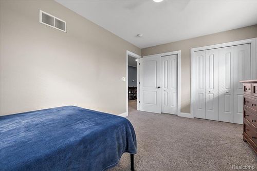 3256 Ledgewood Ct E, Commerce Twp, MI, 48382-1419 | Card Image