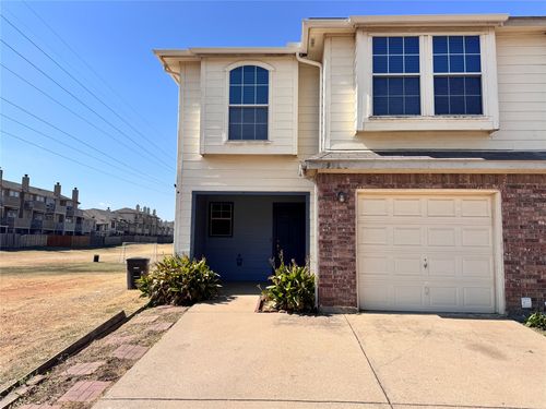 3951 Fernando Dr, Euless, TX, 76040-3448 | Card Image