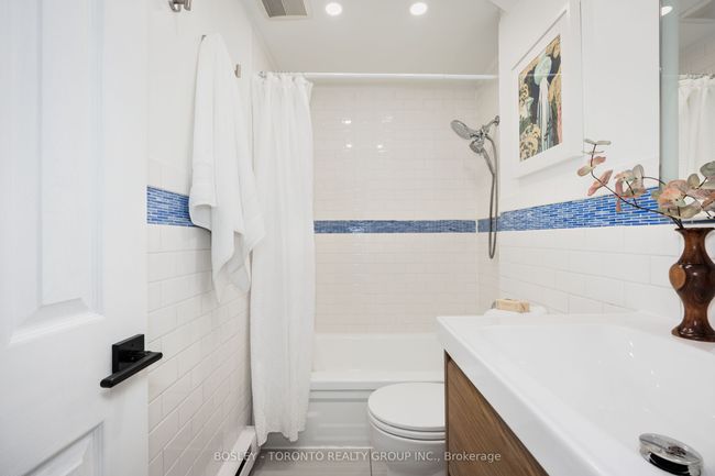 25 - 1666 Queen St E, Condo with 3 bedrooms, 1 bathrooms and null parking in Toronto ON | Image 32