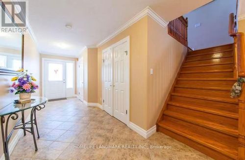 579 Violet St, Waterloo, ON, N2V2V6 | Card Image