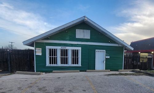 5025 E Lancaster Ave, Fort Worth, TX, 76103-3833 | Card Image