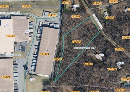 1 Woodridge Ln, Yadkinville, NC, 27055 | Card Image