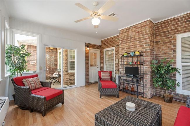 Sunroom with visible vents and a ceiling fan | Image 27