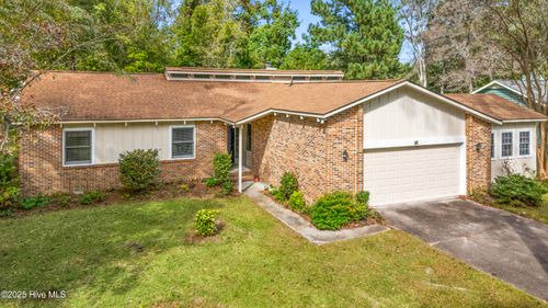 3608 Meadow Dr, Morehead City, NC, 28557-3016 | Card Image