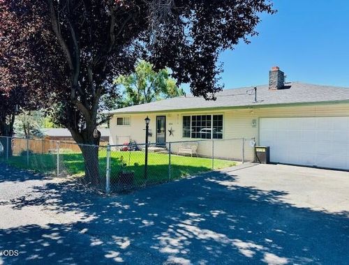 1814 Carlson Dr, Klamath Falls, OR, 97603-5227 | Card Image