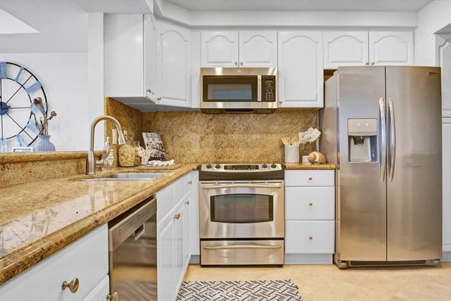 3366 Tempe Dr, House other with 2 bedrooms, 3 bathrooms and 2 parking in Huntington Beach CA | Image 13