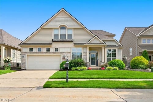 4240 Saint Annes Ct, Avon, OH, 44011-2784 | Card Image