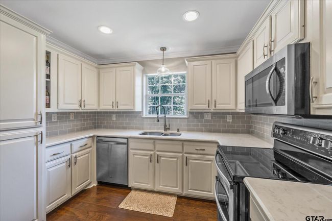 1113 Millstone Ln, House other with 4 bedrooms, 3 bathrooms and null parking in Chandler TX | Image 4