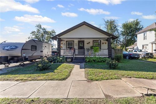212 W 7th Ave, Garnett, KS, 66032-1414 | Card Image