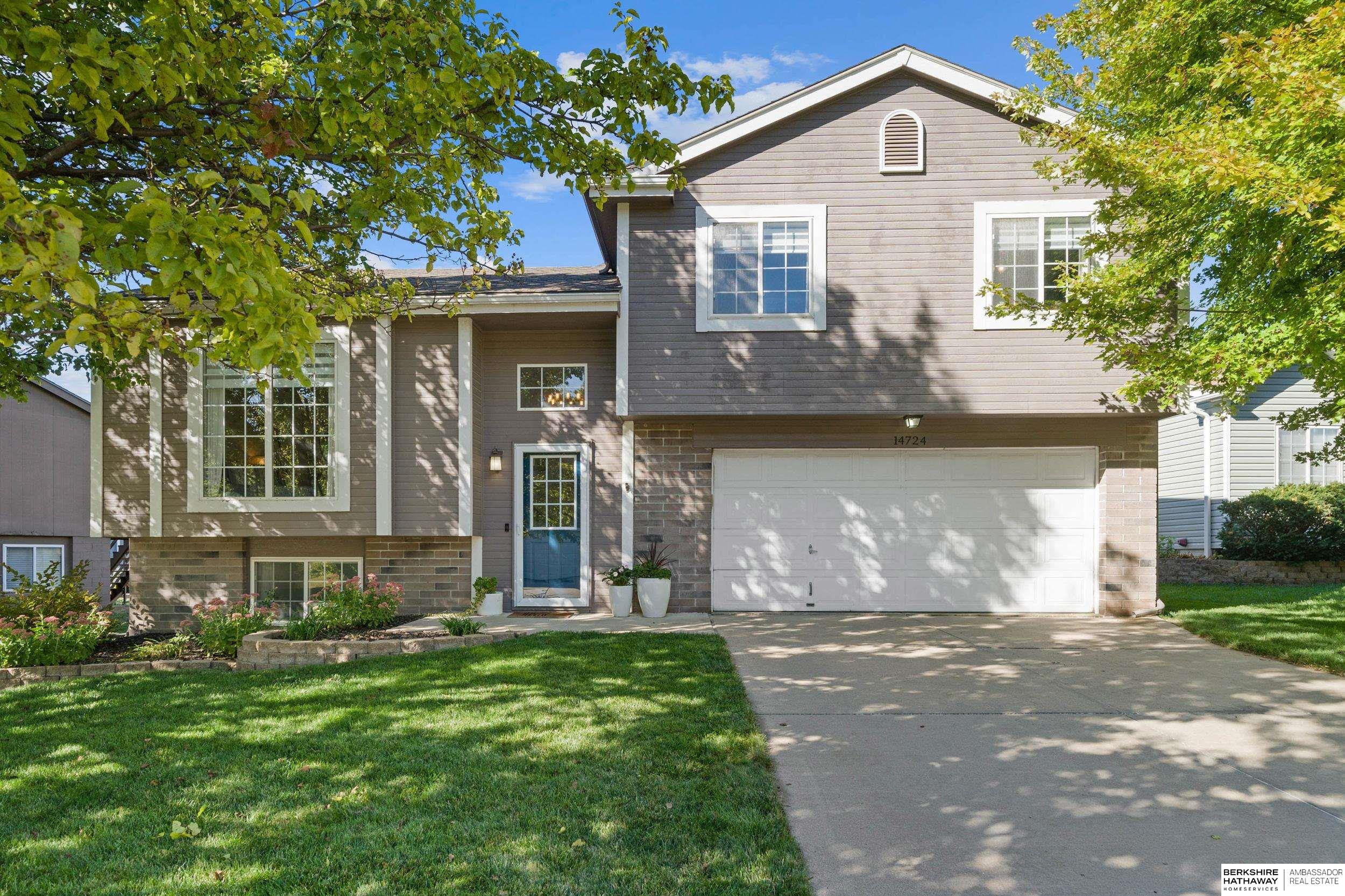 Meredith Ave, Omaha, NE 68116