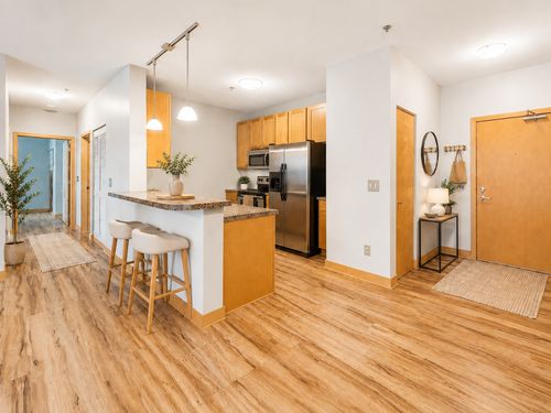 300-2900 University Ave Se, Minneapolis, MN, 55414-3734 | Card Image