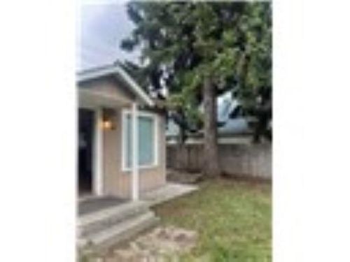 28 N Fir St, Omak, WA, 98841-9725 | Card Image