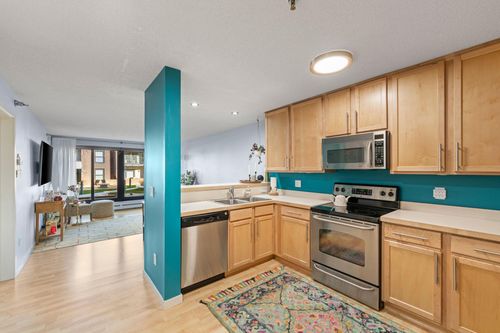 b103-48 Groveland Ter, Minneapolis, MN, 55403-1144 | Card Image