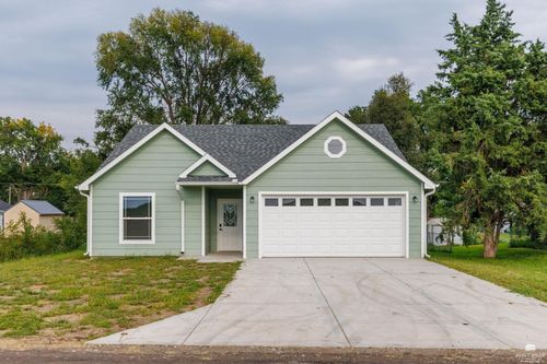 130 Sunset Ln, Maple Hill, KS, 66507-9401 | Card Image
