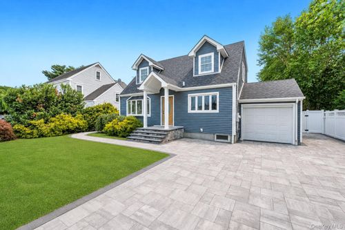 4 Hicks Cir, Hicksville, NY, 11801-1851 | Card Image