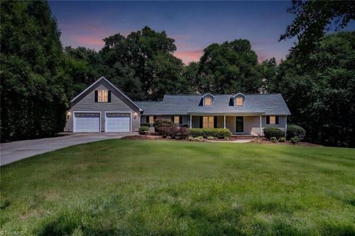 2911 Woodhaven Dr, Asheboro, NC, 27205-8203 | Card Image