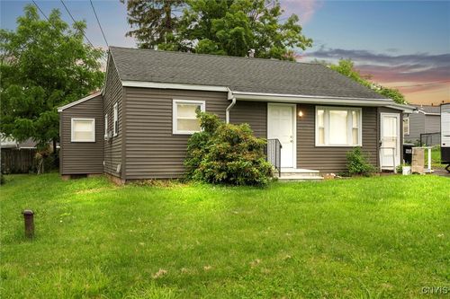 200 Vardon St, Liverpool, NY, 13088-6546 | Card Image