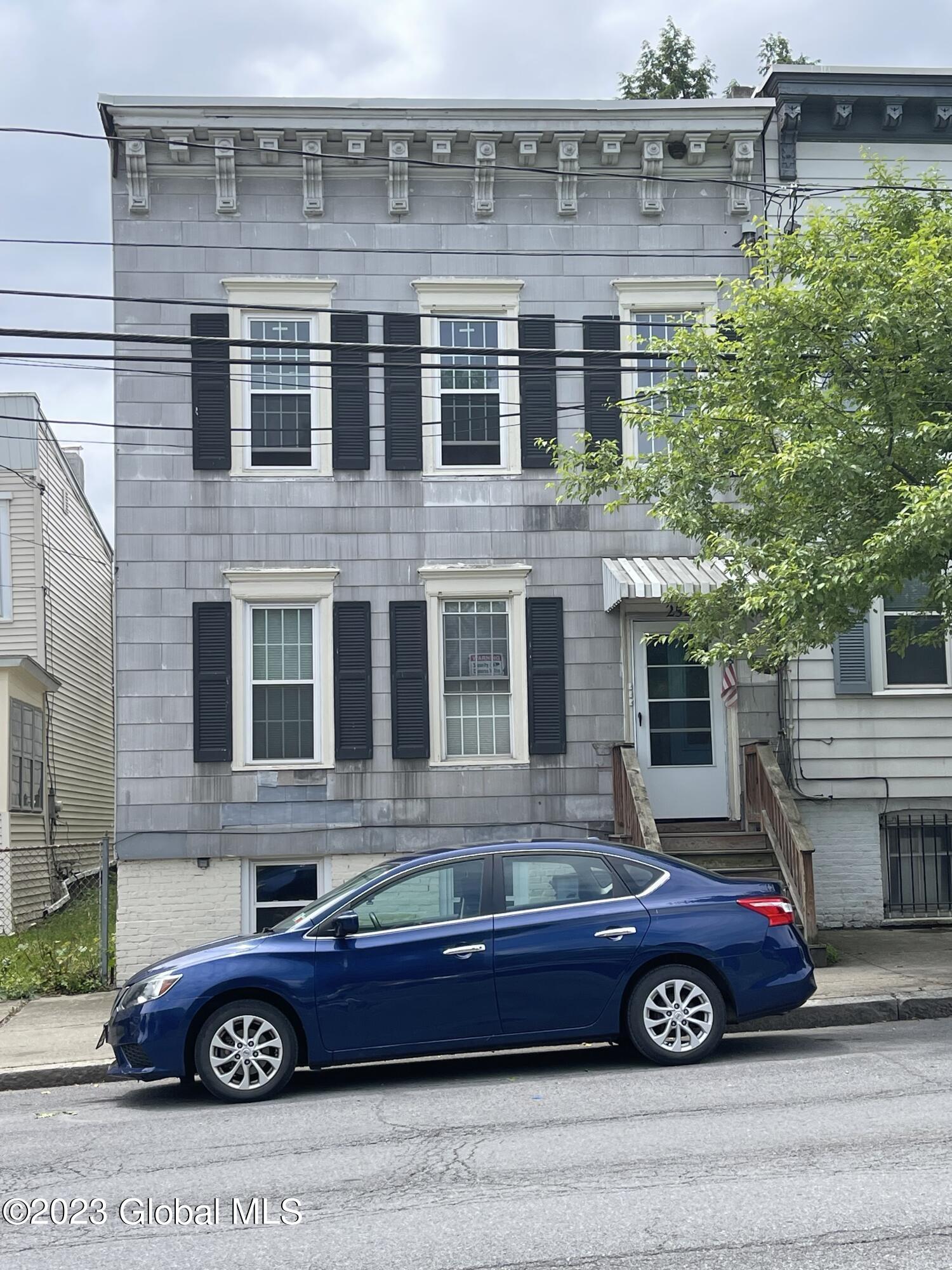2nd floor 252 Morton Avenue, Sold in Albany Zoocasa