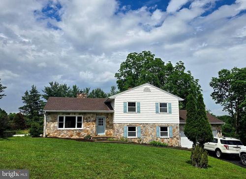 107 Spring Valley Dr, BERKELEY SPRINGS, WV, 25411-6151 | Card Image
